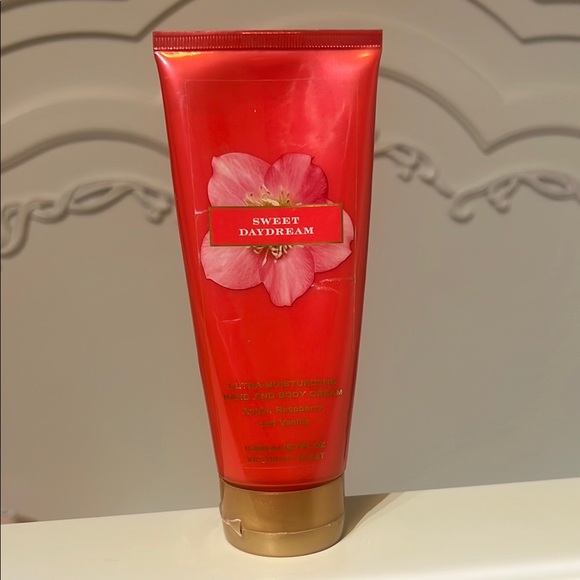 Victoria's Secret Other - Victoria's Secret Sweet Daydream Ultra Moisturizing Hand And Body Cream